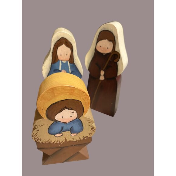Wooden Nativity Set With Hand-Painted Figurines - Picture 3 of 14